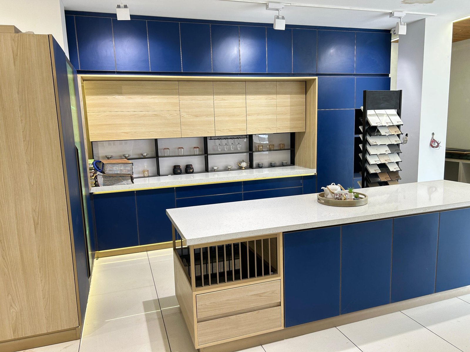 Glass & Laminate Finish